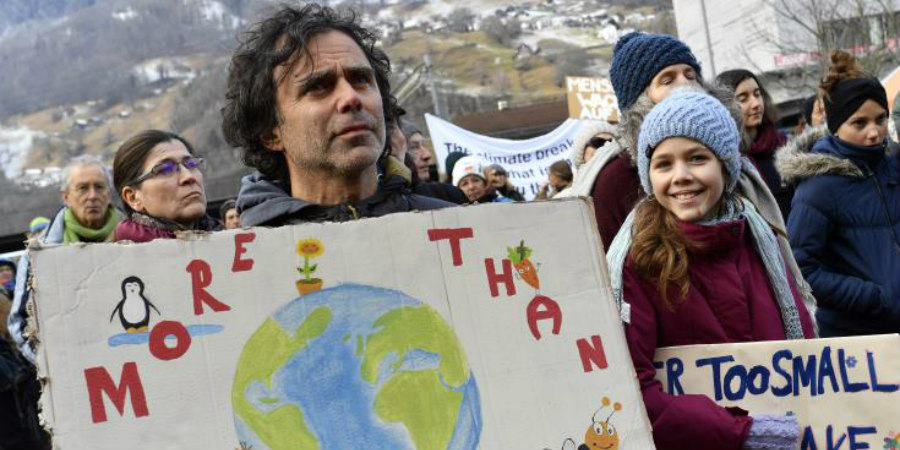 Καταγγελίες Greenpeace για ορυκτά καύσιμα, διαδηλώσεις στο Νταβός